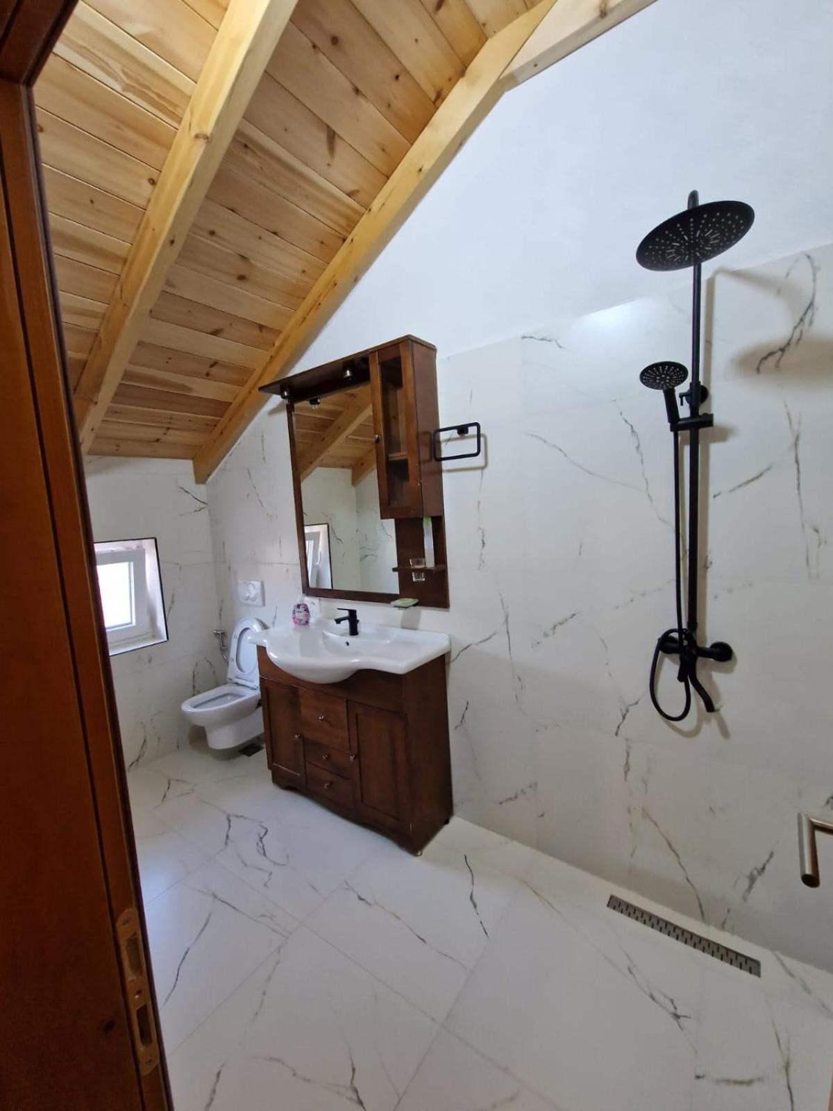 Guest House Korabi Ceren Exteriér fotografie